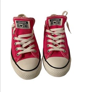 CONVERSE UNISEX CHUCK TAYLOR ALL STAR LOW TOP SNEAKER - HOT PINK SIZE 7
